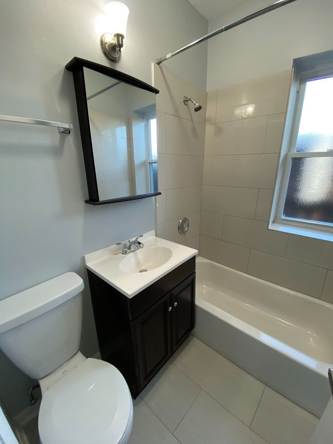 APT-3B - 1722 W Juneway Ter, Condo with 2 bedrooms, 1 bathrooms and null parking in Chicago IL | Image 9