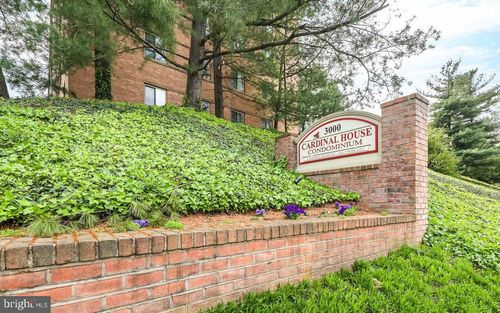 apt-d212-3000 Spout Run Pkwy, ARLINGTON, VA, 22201-4214 | Card Image
