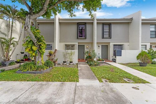 144-1225 Nw 98th Ter, Pembroke Pines, FL, 33024-4336 | Card Image