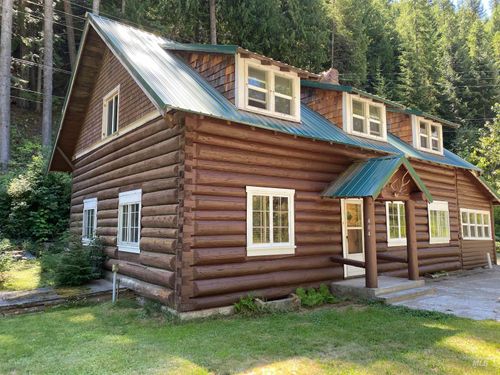 484 Nfd 218 Rd, Avery, ID, 83802 | Card Image