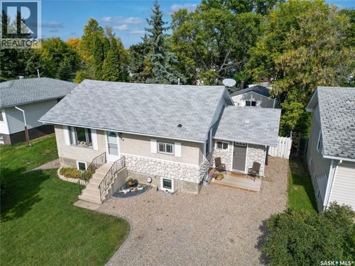 520 26th St E, Prince Albert, SK, S6V1V5 | Card Image