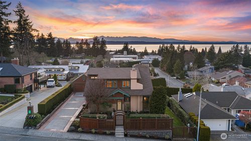 647 9th Avenue N, Edmonds, WA, 98020 | Card Image