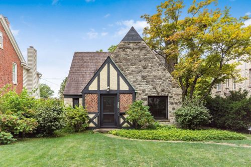 2717 E Broad St, Bexley, OH, 43209-1844 | Card Image