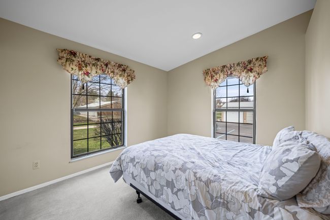 38906 Country Cir, Condo with 2 bedrooms, 3 bathrooms and null parking in Farmington Hills MI | Image 18