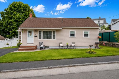 16 Lessard St, Nashua, NH, 03064-2820 | Card Image