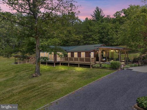 693 Many Waters Ln, FORT VALLEY, VA, 22652-2318 | Card Image