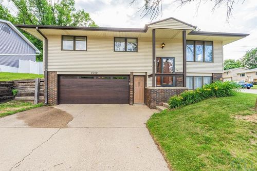 3000 Cheyenne Blvd, Sioux City, IA, 51104 | Card Image