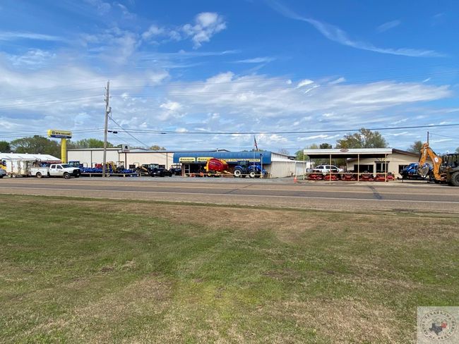 412 &amp; 425 E Front St, Home with 0 bedrooms, 0 bathrooms and null parking in Dekalb TX | Image 5