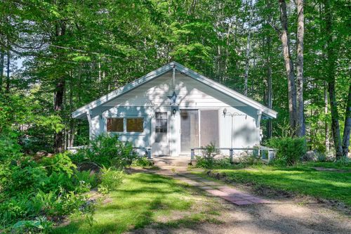 27 Ash St, North Conway, NH, 03860-5202 | Card Image