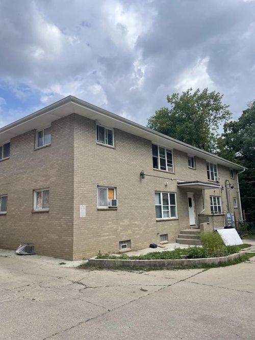 3127 S Fardale Avenue, Milwaukee, WI, 53221 | Card Image