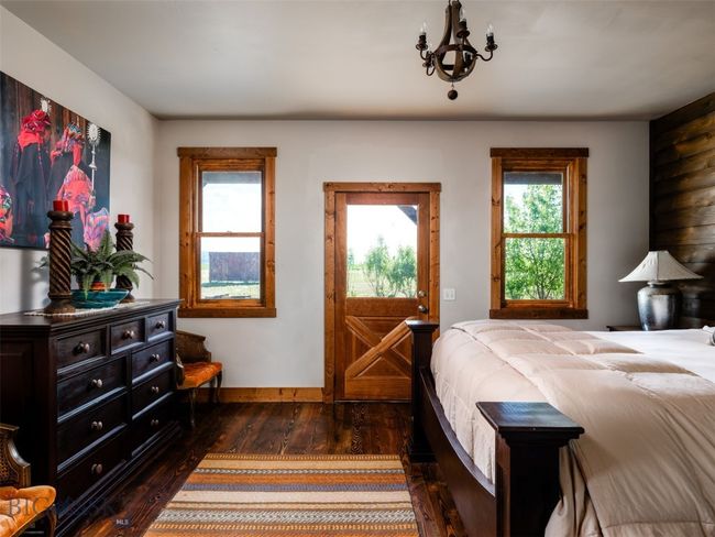 Primary bed with outdoor access | Image 15