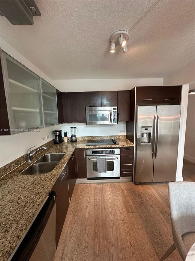 APT-1806 - 41 Se 5 Th St, Condo with 1 bedrooms, 2 bathrooms and null parking in Miami FL | Image 6