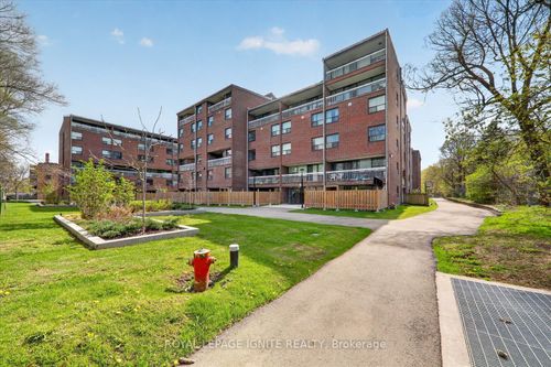 602-4064 Lawrence Ave E, Scarborough, ON, M1E4V6 | Card Image