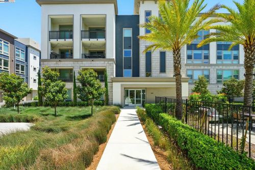 unit-301-5690 Metrose Ct, Dublin, CA, 94568-7180 | Card Image