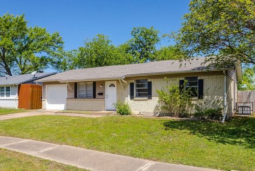 813 Rosewood Hills Dr, Garland, TX, 75040-5804 | Card Image