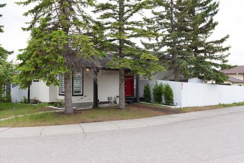 95 Castleridge Close Ne, Calgary, AB, T3J1Y9 | Card Image