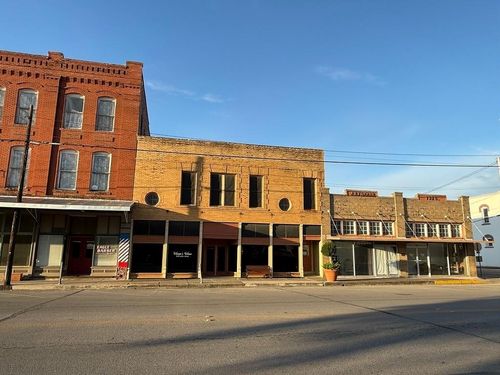 107 E Main St, Eagle Lake, TX, 77434-2423 | Card Image
