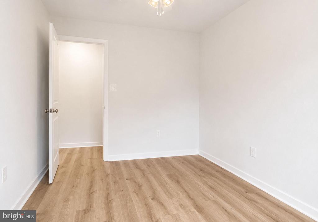Residential in MANAHAWKIN 5