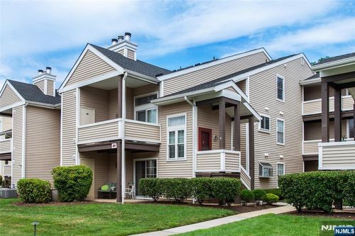 221 Broadmoor Ct, Union, NJ, 07083-8757 | Card Image