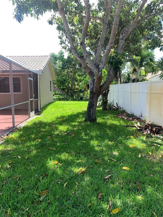 9840 Nw 28 Th Ct, House other with 4 bedrooms, 2 bathrooms and null parking in Coral Springs FL | Image 4
