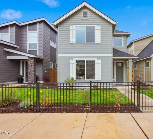 60844 Se Epic Pl, Bend, OR, 97702-3926 | Card Image