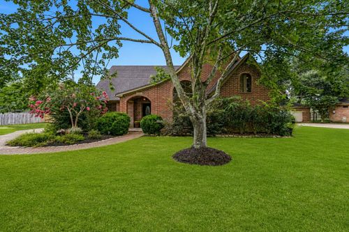 1207 W Edgewood Dr, Friendswood, TX, 77546-4643 | Card Image