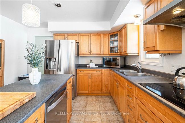 2752 Longwoods Rd, House other with 3 bedrooms, 3 bathrooms and 5 parking in Glencoe ON | Image 6