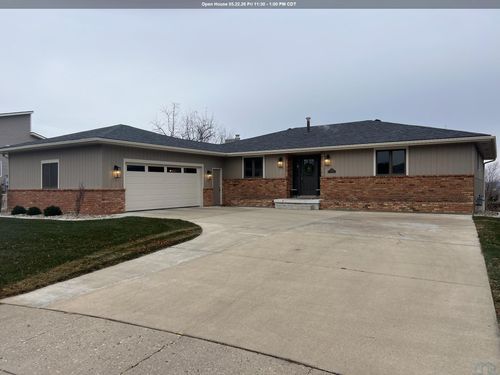 1556 Crestview Dr, Vermillion, SD, 57069-3438 | Card Image