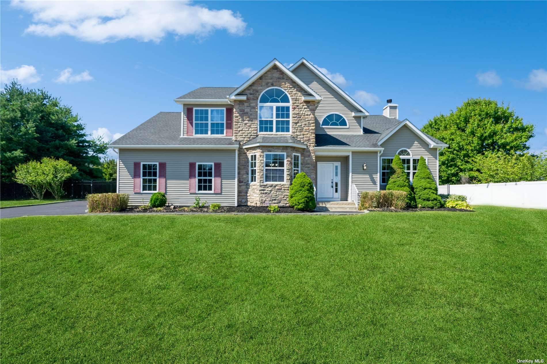 Claremont Dr, Shoreham, NY 11786