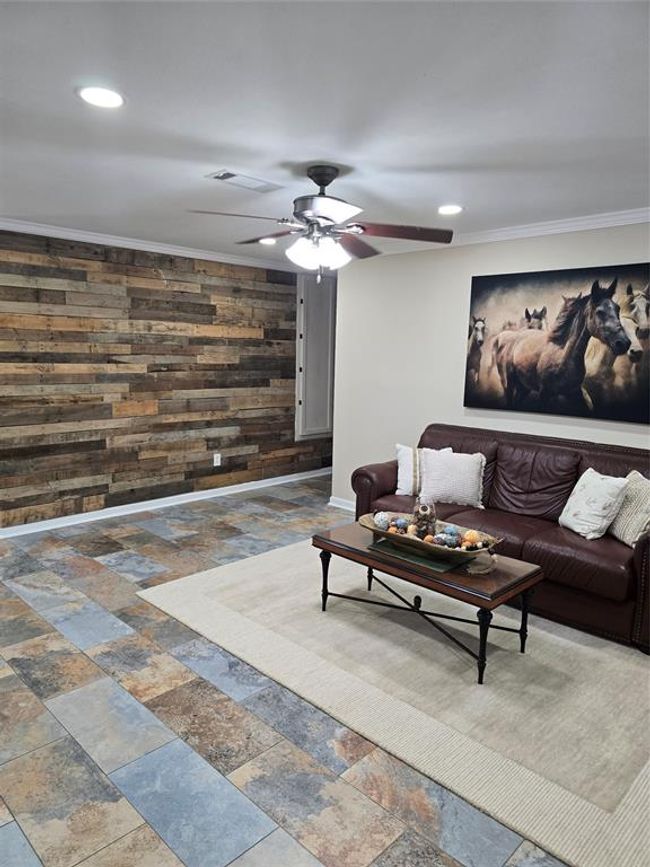 Heading down the hallway from the living room | Image 11