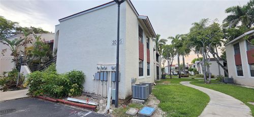 3-20125 Ne 3rd Ct, Miami, FL, 33179-2965 | Card Image