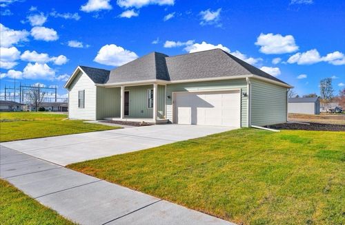 210 S Oak St, El Paso, IL, 61738 | Card Image