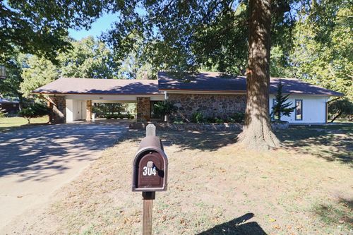 304 Westwood Cir, Walnut Ridge, AR, 72476-2046 | Card Image