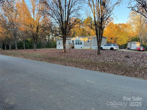 3946 E North Corner Rd, Lancaster, SC, 29720-9403 | Card Image