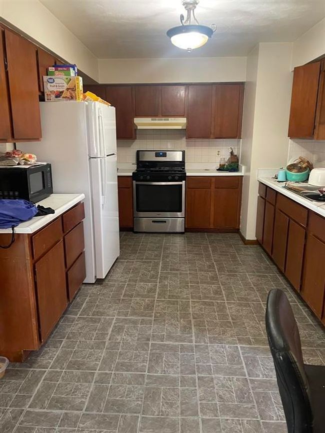 2420 Paradise Blvd, Home with 4 bedrooms, 3 bathrooms and 2 parking in ROCKFORD IL | Image 7