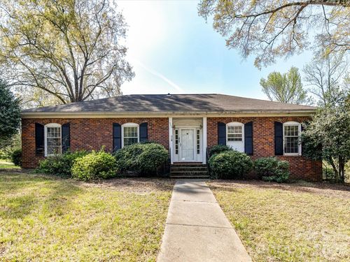 556 Eastway St, Davidson, NC, 28036-9018 | Card Image