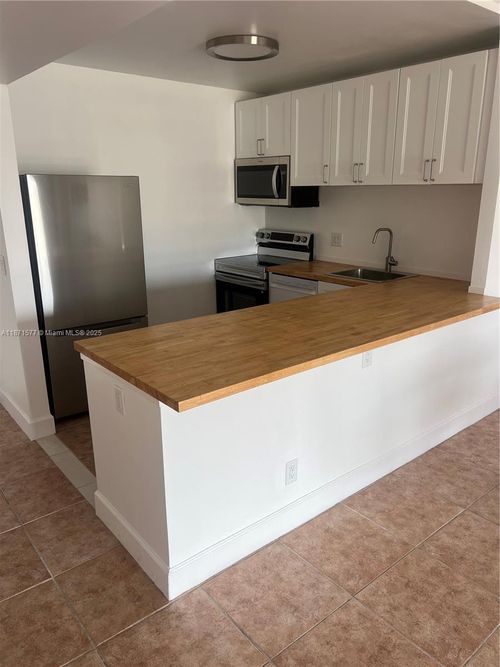 apt-5b-1455 N Treasure Dr, North Bay Village, FL, 33141-4102 | Card Image