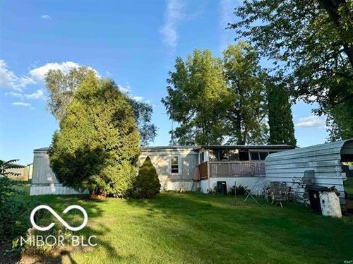 6423 S Erlenbaugh Dr, Macy, IN, 46951-8524 | Card Image