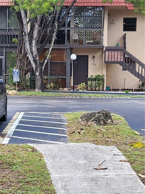 101e-780 Ne 199th St, Miami, FL, 33179-3011 | Card Image