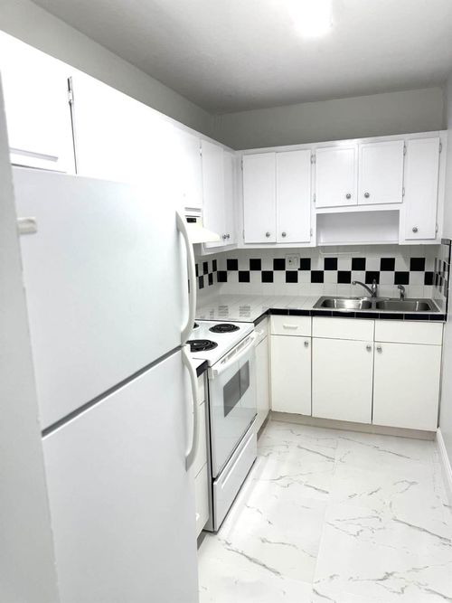 apt-304-720 Orton Ave, Fort Lauderdale, FL, 33304-4035 | Card Image