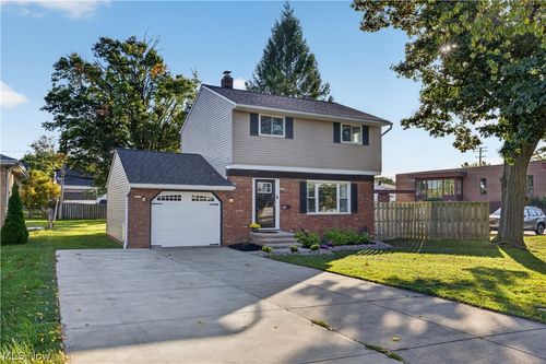 239 E 305th St, Willowick, OH, 44095-3736 | Card Image
