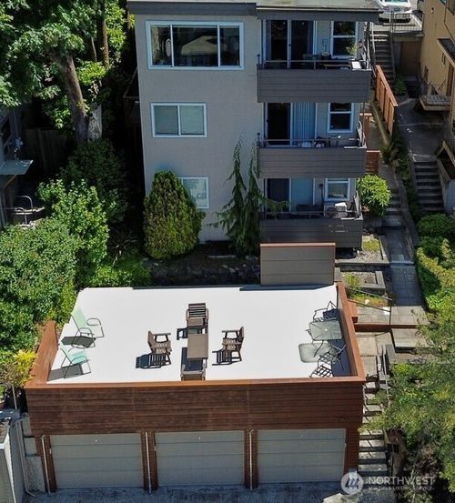 2366 Yale Ave E, Seattle, WA, 98102-3338 | Card Image