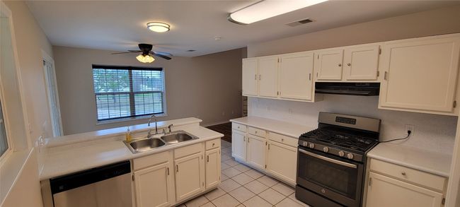 195 Cardinal Dr, House other with 3 bedrooms, 2 bathrooms and 6 parking in Paige TX | Image 7