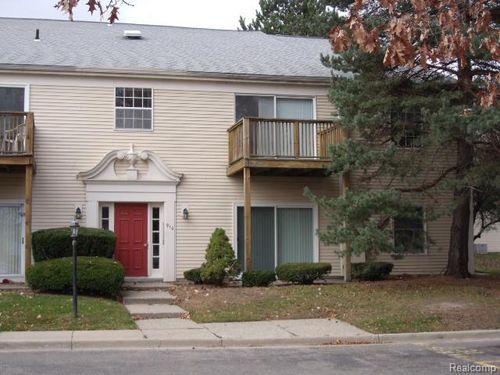 g-910 Chestnut Hill Dr, Auburn Hills, MI, 48326-3666 | Card Image