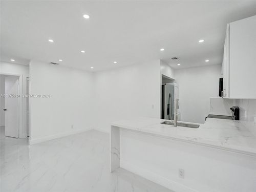 apt-201-10051 Winding Lake Rd, Sunrise, FL, 33351-5882 | Card Image