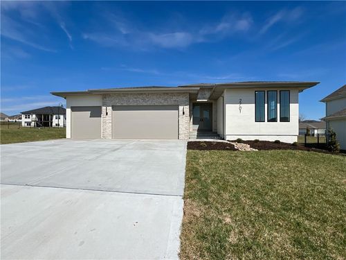 2701 Ne Wheatley Dr, Blue Springs, MO, 64029-7732 | Card Image