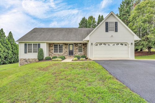 775 Brookfield Ln, Roanoke, VA, 24012-9047 | Card Image