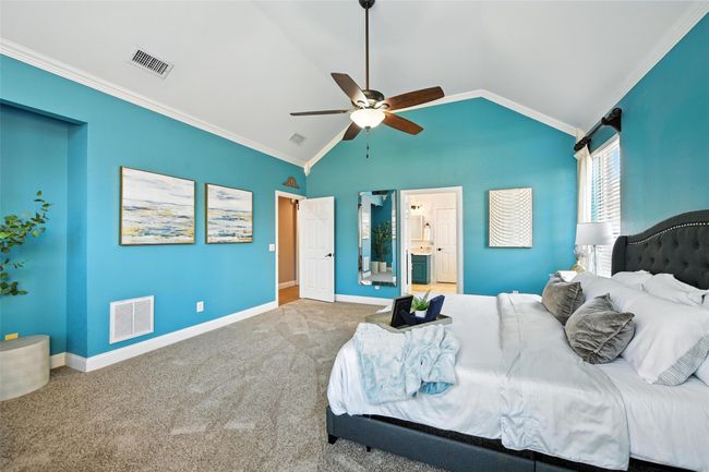 Primary Bedroom w/ensuite bath | Image 17