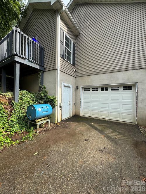 1886 Old Linville Rd, Marion, NC, 28752-7576 | Card Image