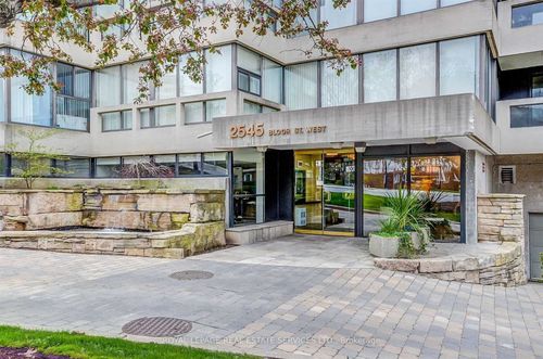 303-2545 Bloor St W, Toronto, ON, M6S1S1 | Card Image